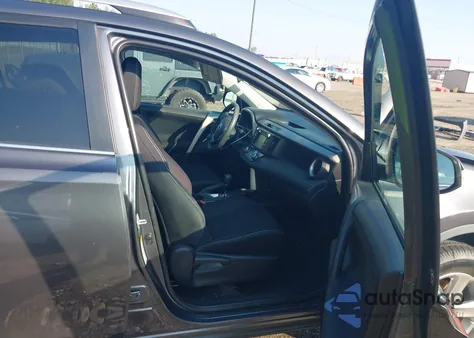 2015 Toyota Rav4 Xle z USA, uszkodzony, nr VIN 2T3WFREV7FW215090